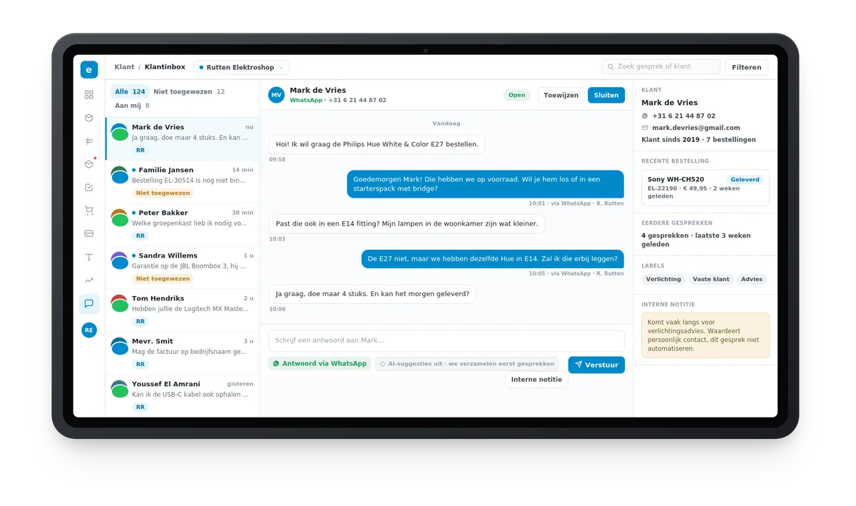 Gedeelde klantinbox van Rutten Elektroshop in elektroportaal: WhatsApp en mail samen in één inbox, met klantgegevens, bestelhistorie, labels en interne notities naast het gesprek